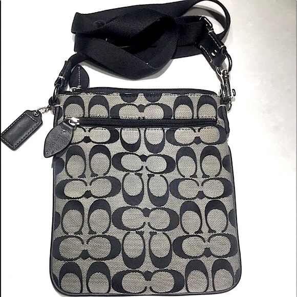 COACH PENELOPE SIGNATURE SWINGPACK Black⭐️⭐️⭐️⭐️ - Picture 4 of 9